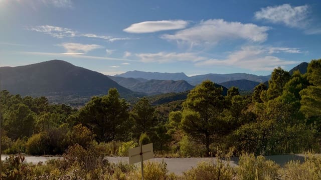 Grunde uden byggetilladelser til salg i Finestrat Pueblo, Finestrat - € 85.000 (Ref: 5827728)