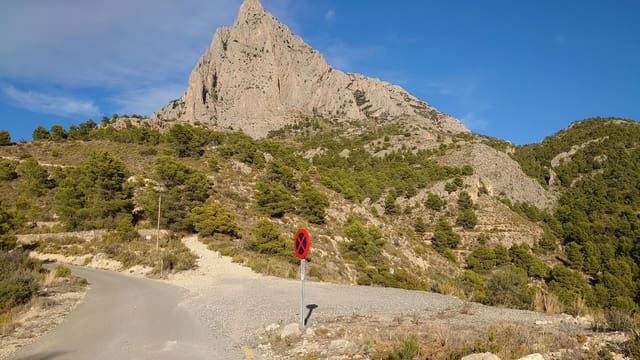 Grunde uden byggetilladelser til salg i Finestrat Pueblo, Finestrat - € 85.000 (Ref: 5827728)