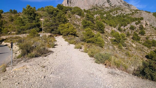 Grunde uden byggetilladelser til salg i Finestrat Pueblo, Finestrat - € 85.000 (Ref: 5827728)