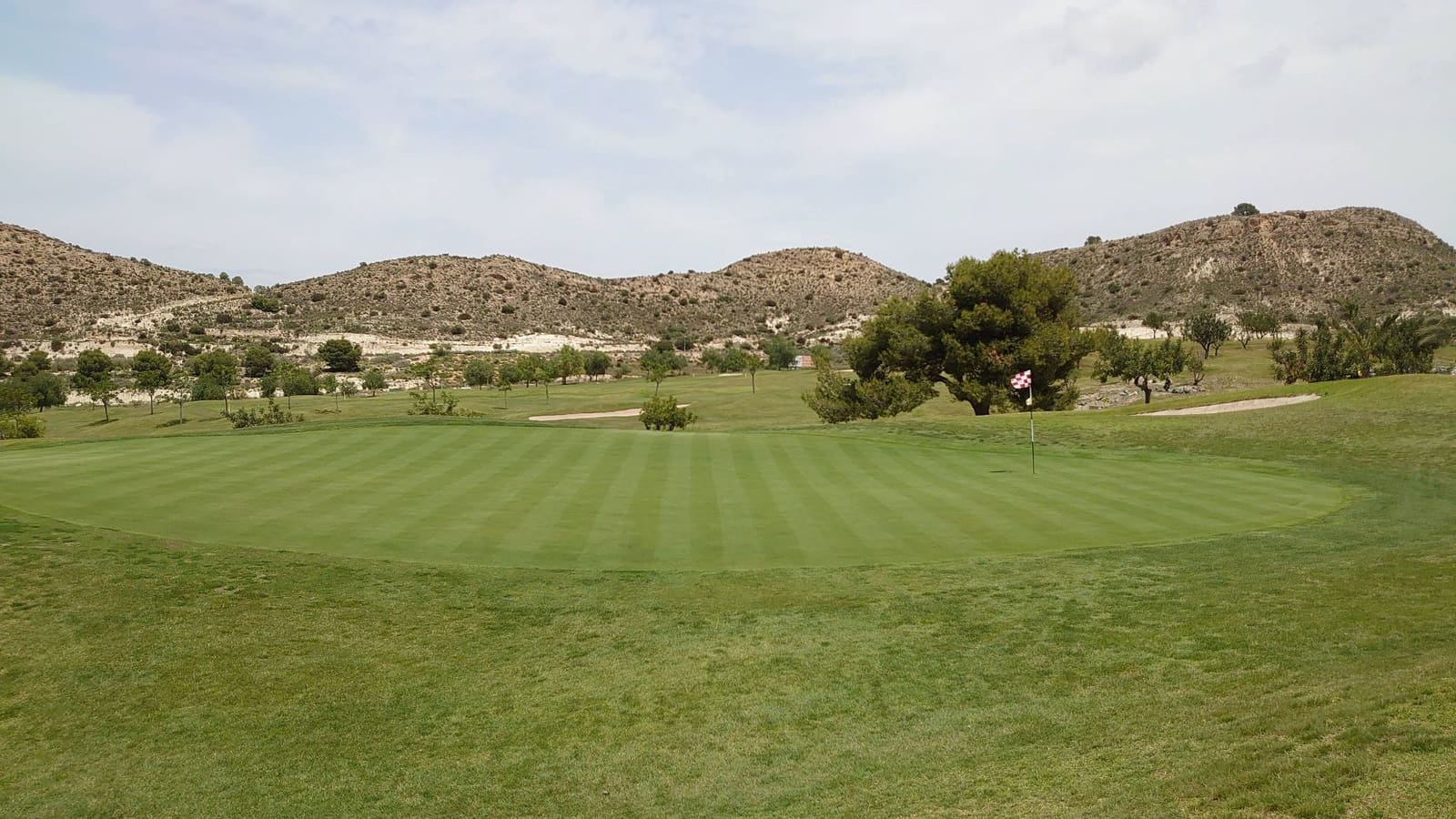 3 soveværelse Bungalow til salg i Monforte del Cid med swimmingpool - € 489.000 (Ref: 6129684)