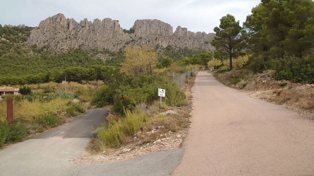 Grunde uden byggetilladelser til salg i Finestrat Pueblo, Finestrat - € 86.000 (Ref: 6801558)