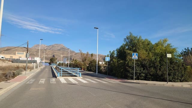 Grunde uden byggetilladelser til salg i Cala de Finestrat, Finestrat - € 550.000 (Ref: 8113555)