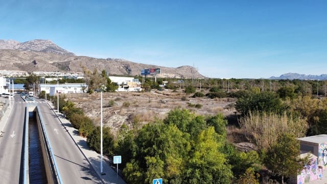 Grunde uden byggetilladelser til salg i Cala de Finestrat, Finestrat - € 550.000 (Ref: 8113555)