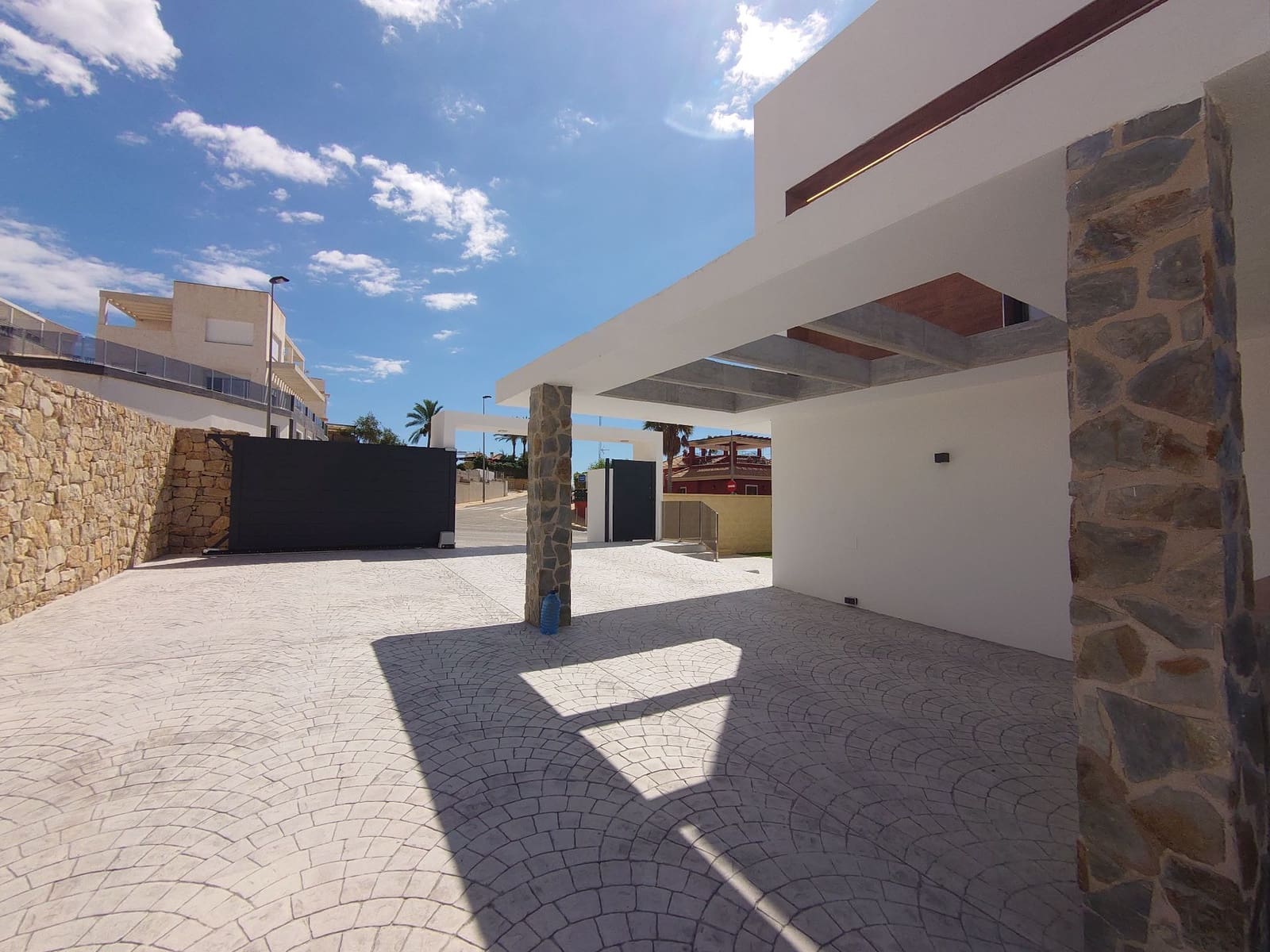 4 Zimmer Villa zu verkaufen in Finestrat mit Pool - 920.000 € (Ref: 8411252)