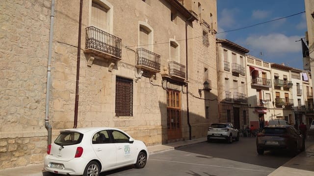6 bedroom Townhouse for sale in Sella - € 600,000 (Ref: 8879476)