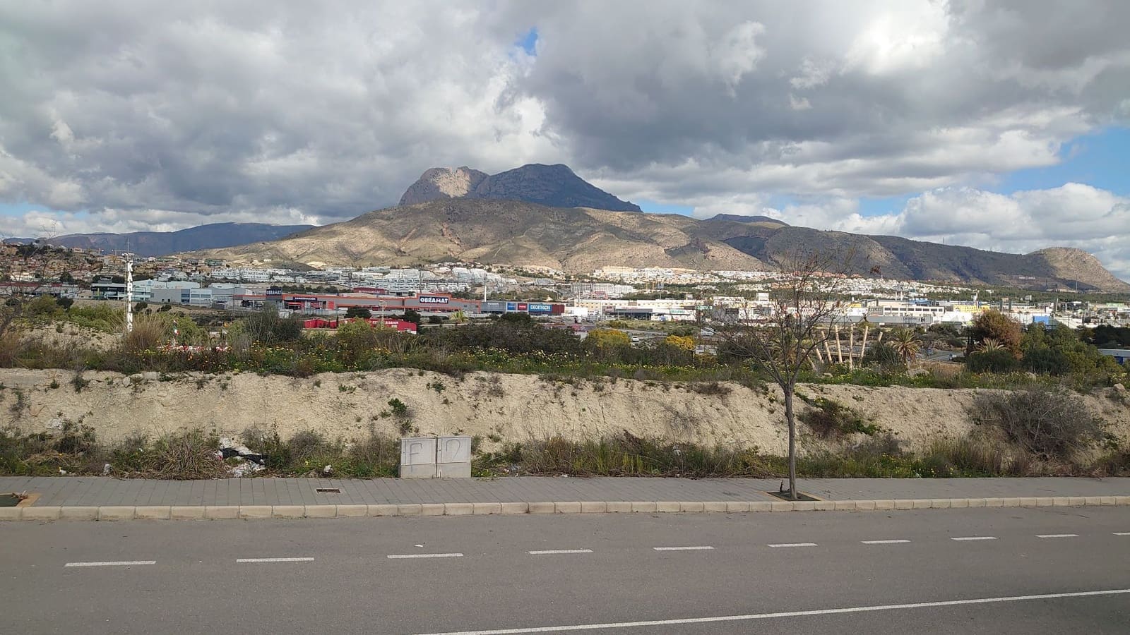 Grunde uden byggetilladelser til leje i La Villajoyosa / Vila Joiosa - € 5.000 (Ref: 8912690)