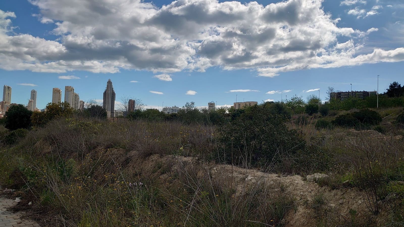 Grunde uden byggetilladelser til leje i La Villajoyosa / Vila Joiosa - € 5.000 (Ref: 8912690)