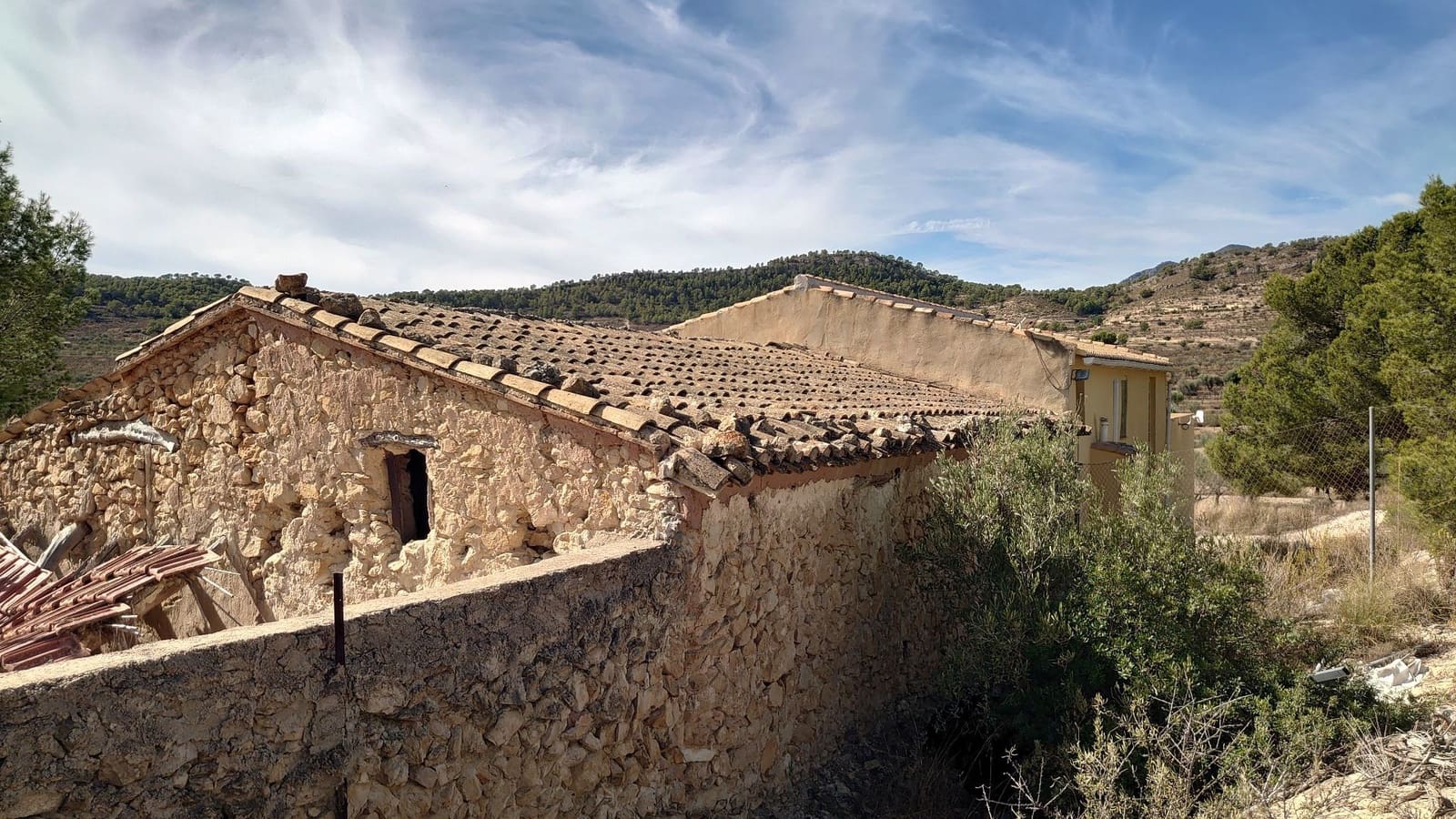 Finca/Country House for sale in Relleu - € 100,000 (Ref: 8942650)