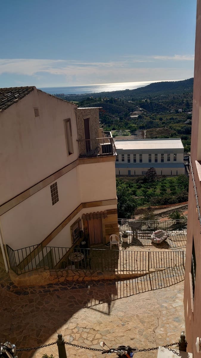 5 bedroom Townhouse for sale in Finestrat - € 250,000 (Ref: 9400357)