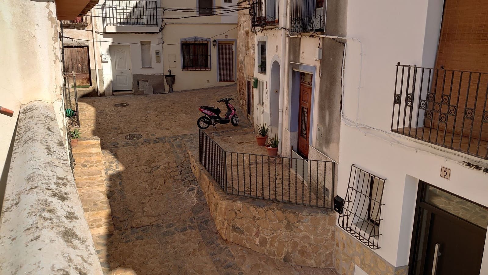 5 bedroom Townhouse for sale in Finestrat - € 250,000 (Ref: 9400357)