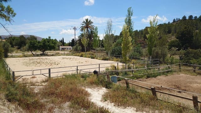 Grunde uden byggetilladelser til salg i Finestrat - € 70.000 (Ref: 9842103)