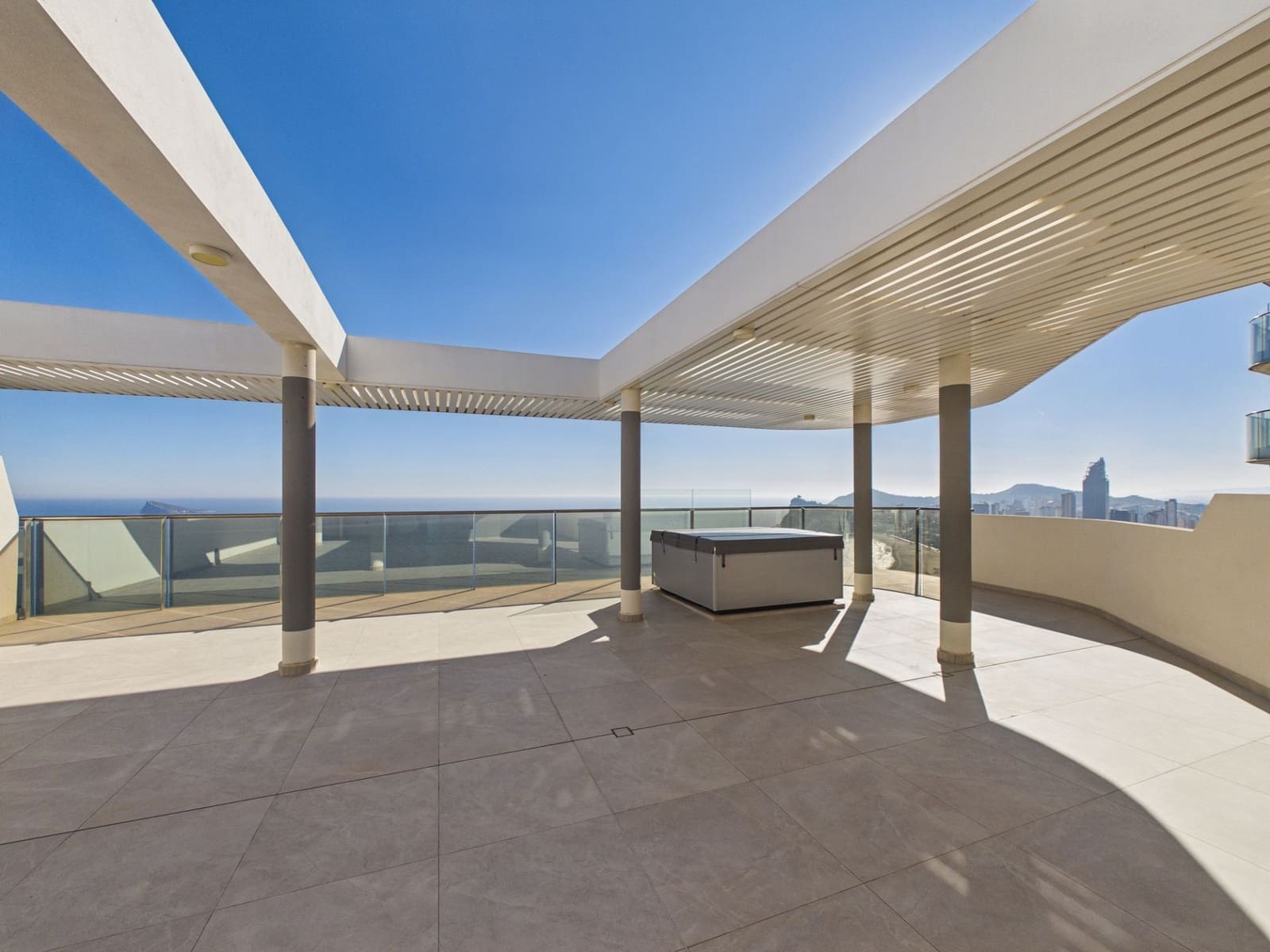 2 quarto Apartamento para venda em Benidorm com piscina garagem - 1 439 000 € (Ref: 9891619)