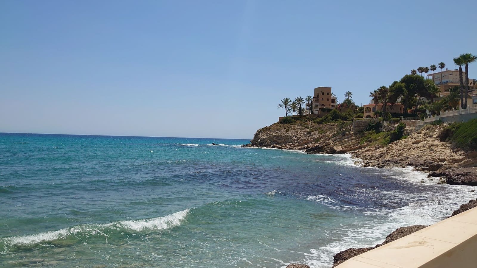 Grunde uden byggetilladelser til salg i El Campello - € 800.000 (Ref: 9990182)