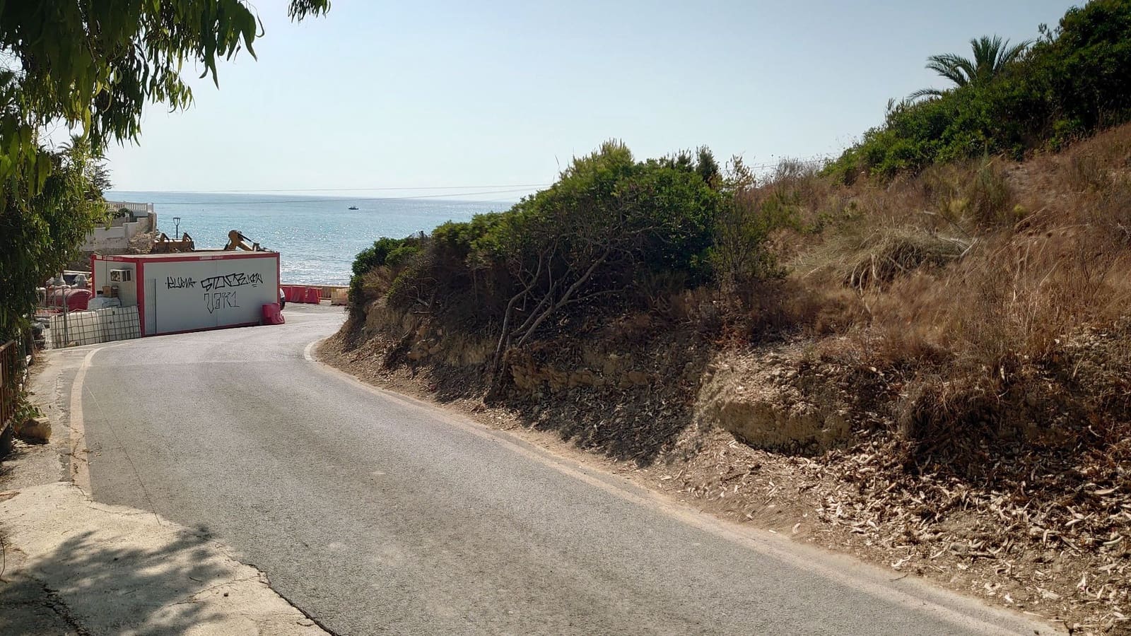 Grunde uden byggetilladelser til salg i El Campello - € 800.000 (Ref: 9990182)