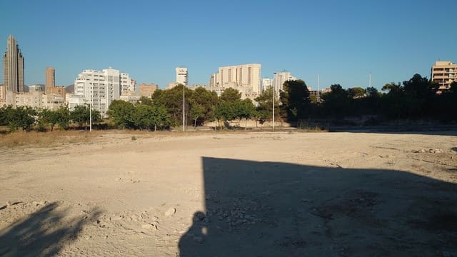 Mark till salu i La Cala de Villajoyosa, La Villajoyosa / Vila Joiosa - 4 000 000 € (Ref: 9993785)