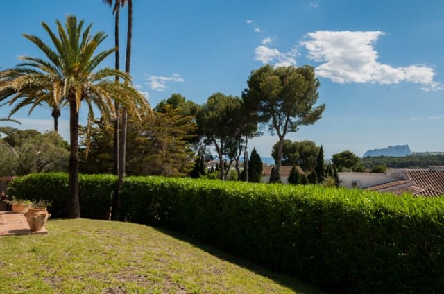 5 bedroom Villa for sale in Moraira, Teulada-Moraira with pool garage - € 1,699,000 (Ref: 9882326)