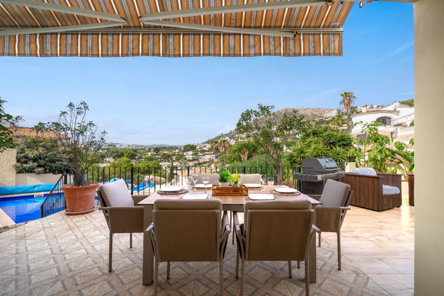 4 bedroom Villa for sale in Moraira with pool garage - € 949,000 (Ref: 9882330)