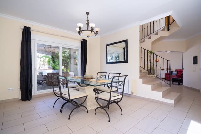 Chalet de 4 habitaciones en Moraira, Teulada-Moraira en venta con piscina garaje - 949.000 € (Ref: 9882330)