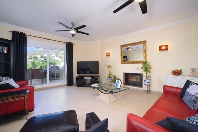 Chalet de 4 habitaciones en Moraira, Teulada-Moraira en venta con piscina garaje - 949.000 € (Ref: 9882330)