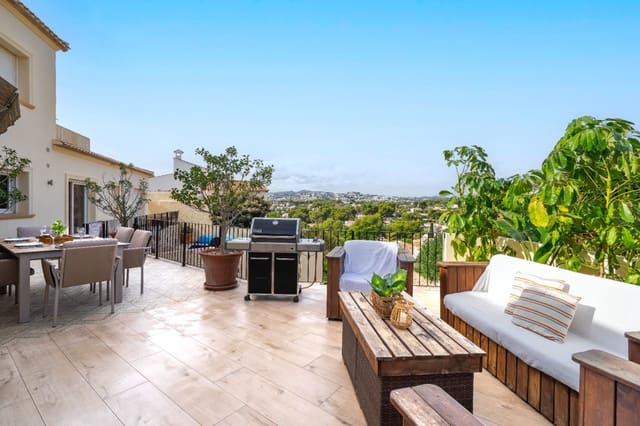 Chalet de 4 habitaciones en Moraira, Teulada-Moraira en venta con piscina garaje - 949.000 € (Ref: 9882330)