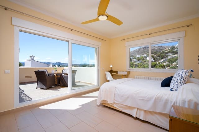 Chalet de 4 habitaciones en Moraira, Teulada-Moraira en venta con piscina garaje - 949.000 € (Ref: 9882330)