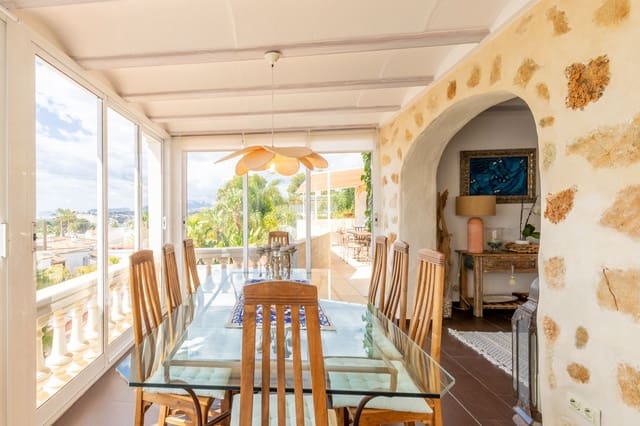 4 bedroom Villa for sale in Moraira, Teulada-Moraira with garage - € 1,850,000 (Ref: 9882334)