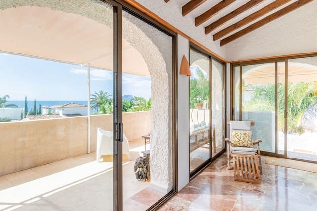 4 bedroom Villa for sale in Moraira, Teulada-Moraira with garage - € 1,850,000 (Ref: 9882334)