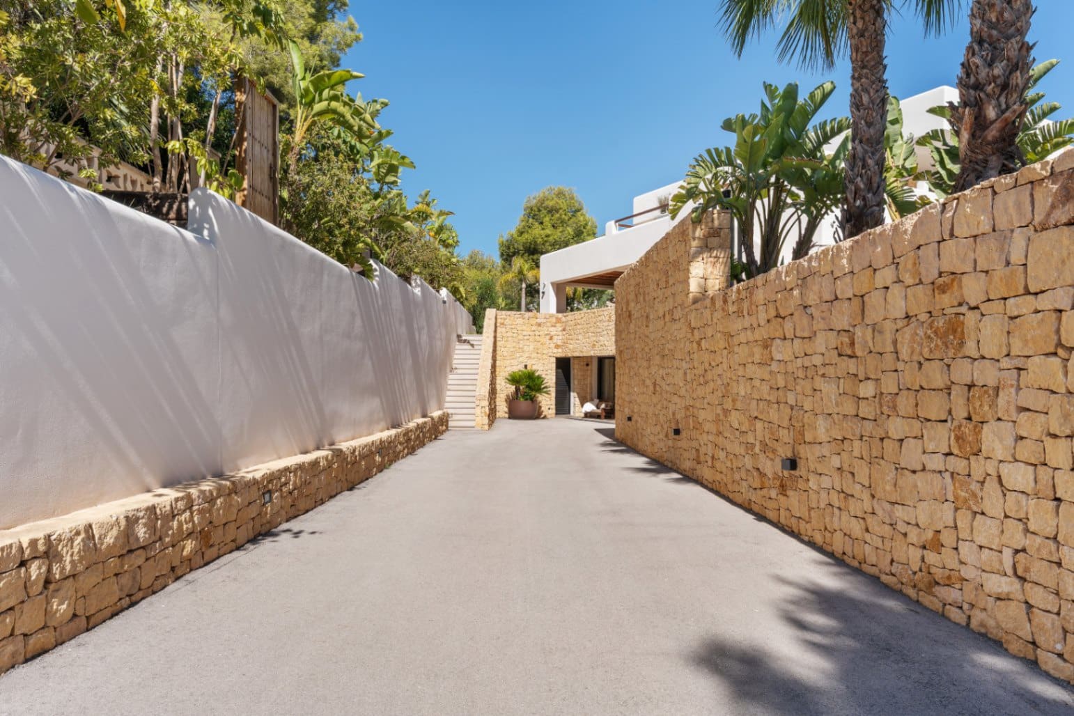 6 bedroom Villa for sale in Moraira with garage - € 3,995,000 (Ref: 9882338)