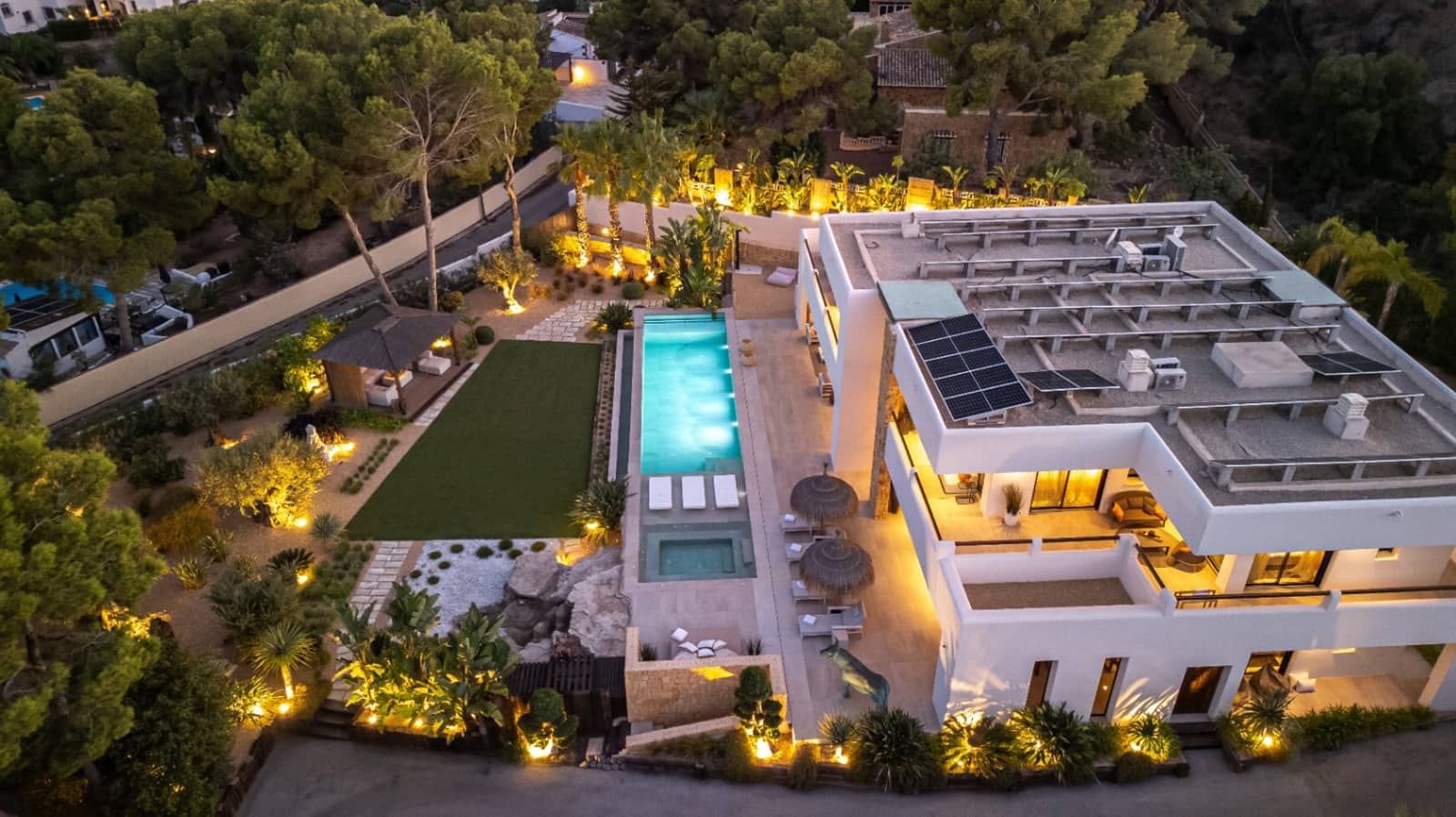 6 bedroom Villa for sale in Moraira with garage - € 3,995,000 (Ref: 9882338)
