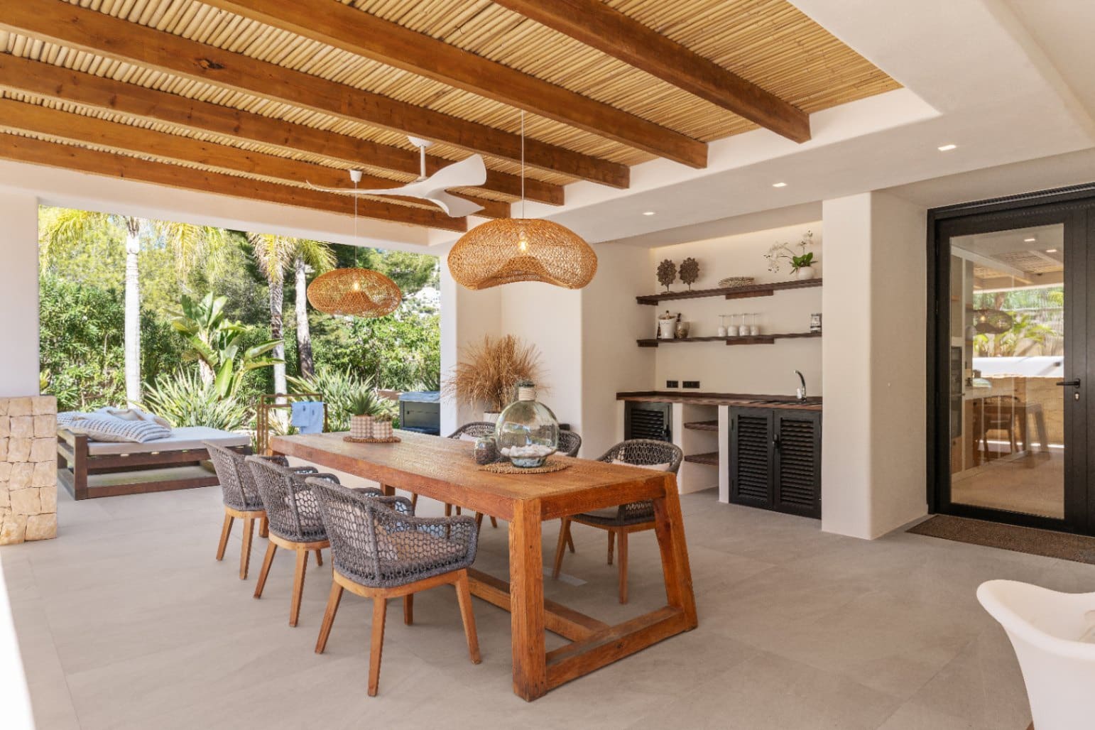 6 bedroom Villa for sale in Moraira with garage - € 3,995,000 (Ref: 9882338)