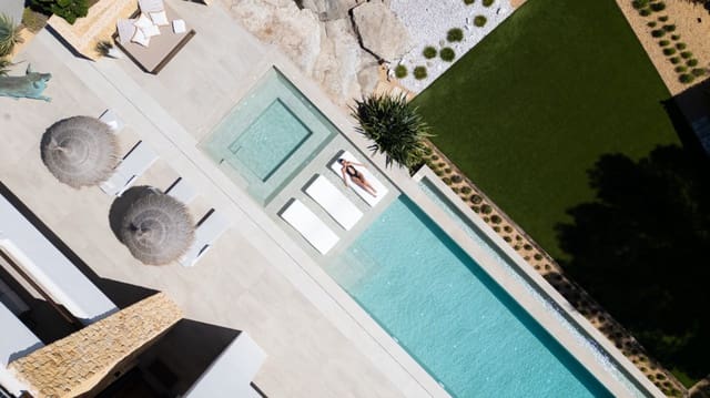 Chalet de 6 habitaciones en Moraira, Teulada-Moraira en venta con garaje - 3.995.000 € (Ref: 9882338)