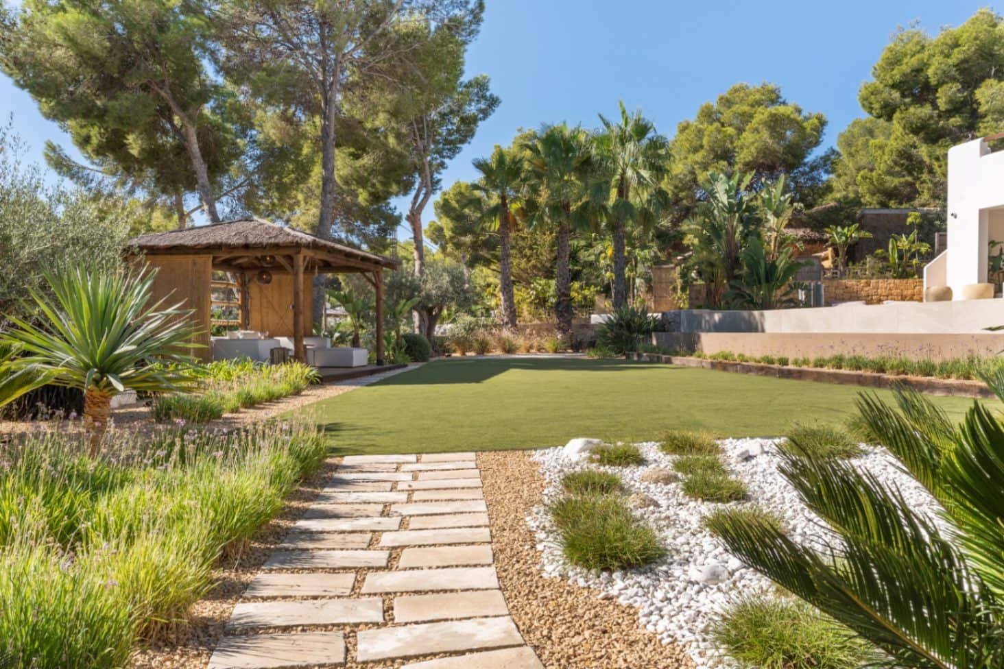 6 bedroom Villa for sale in Moraira with garage - € 3,995,000 (Ref: 9882338)