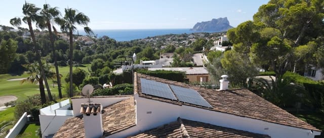 5 bedroom Villa for sale in Benissa with garage - € 1,450,000 (Ref: 9882339)