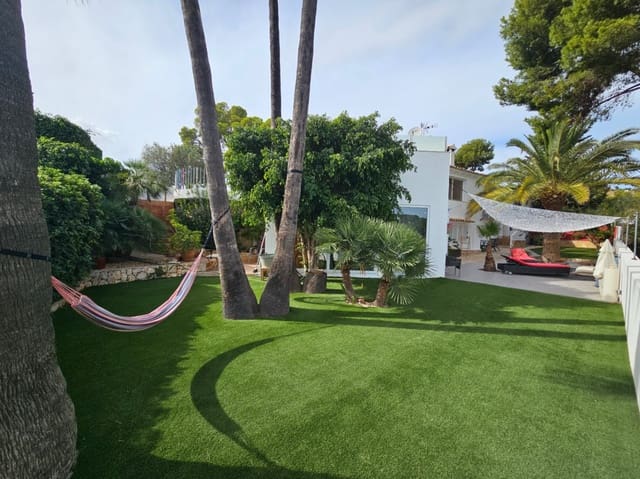 5 bedroom Villa for sale in Benissa with garage - € 1,450,000 (Ref: 9882339)