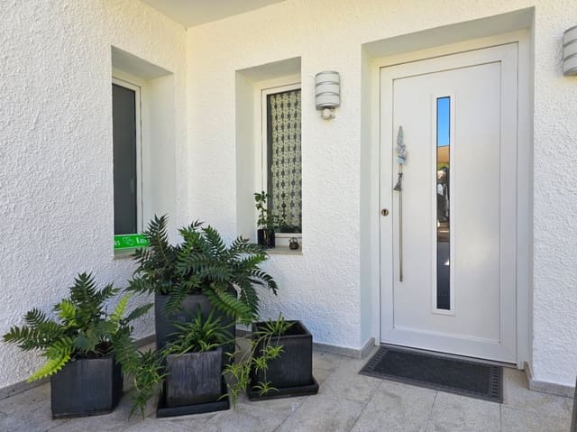 5 bedroom Villa for sale in Benissa with garage - € 1,450,000 (Ref: 9882339)