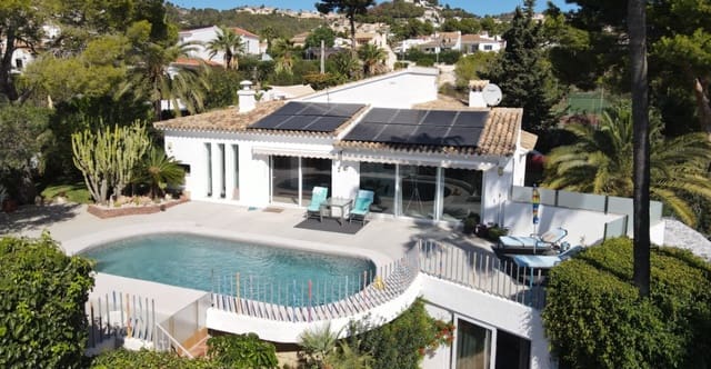 5 bedroom Villa for sale in Benissa with garage - € 1,450,000 (Ref: 9882339)