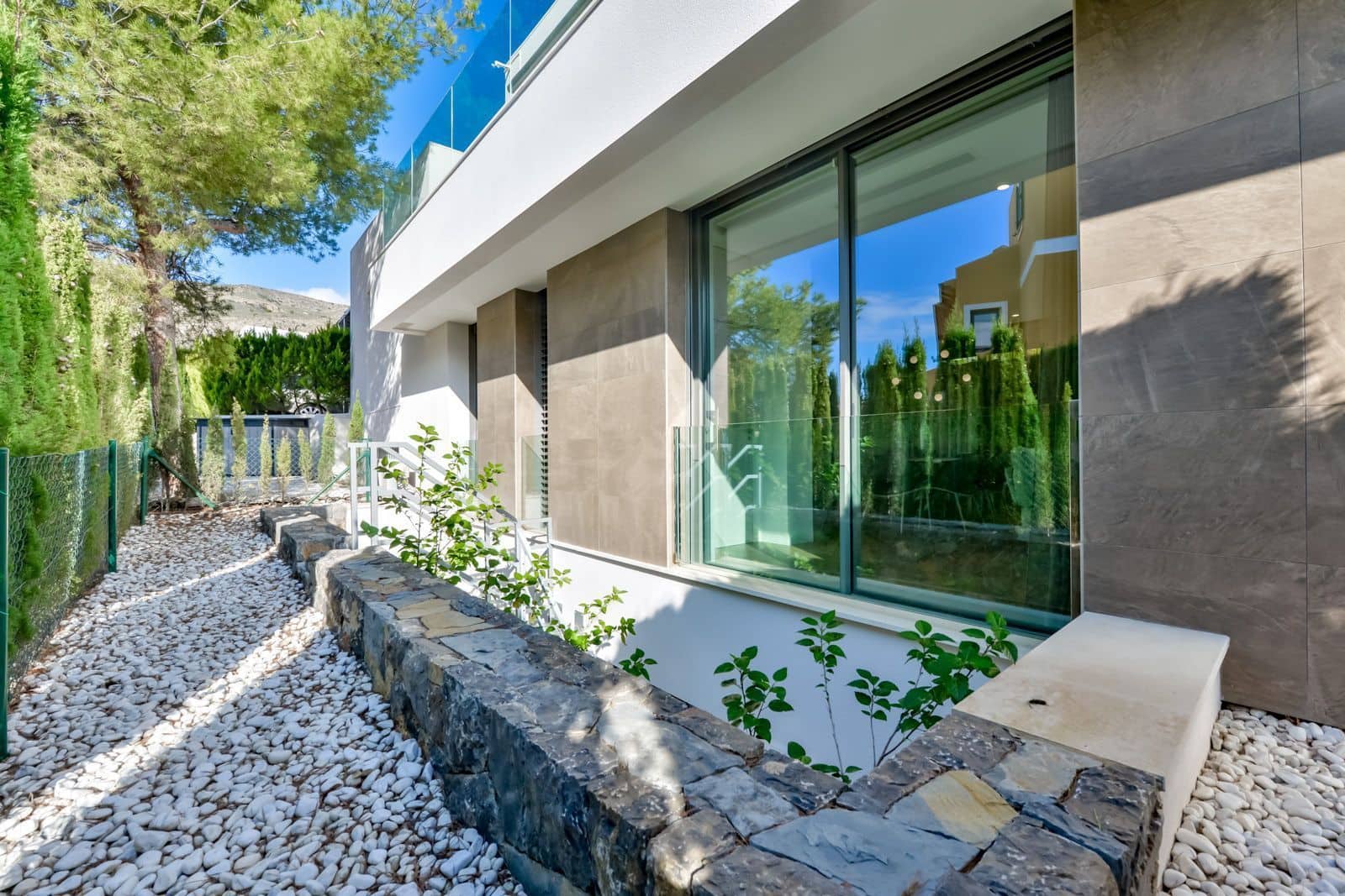 6 bedroom Villa for sale in Finestrat with pool garage - € 1,395,000 (Ref: 10131183)