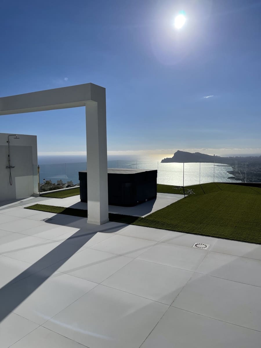 4 bedroom Villa for sale in Altea with pool garage - € 2,599,000 (Ref: 3554678)