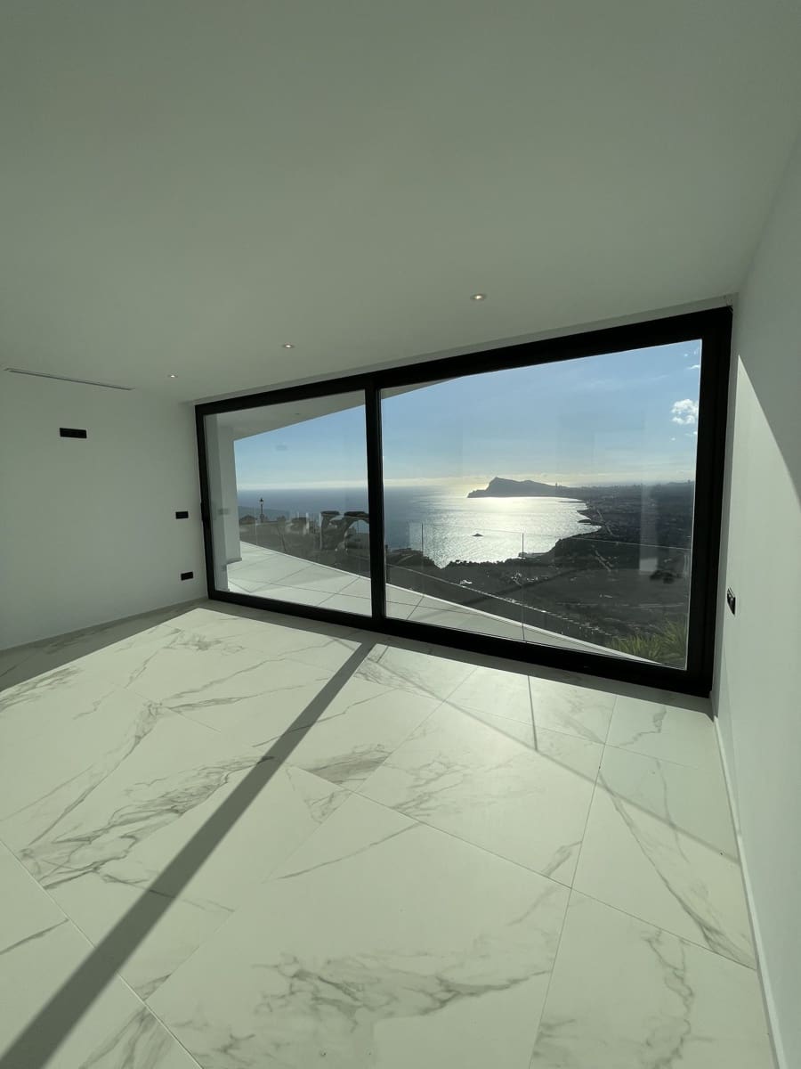 4 bedroom Villa for sale in Altea with pool garage - € 2,599,000 (Ref: 3554678)