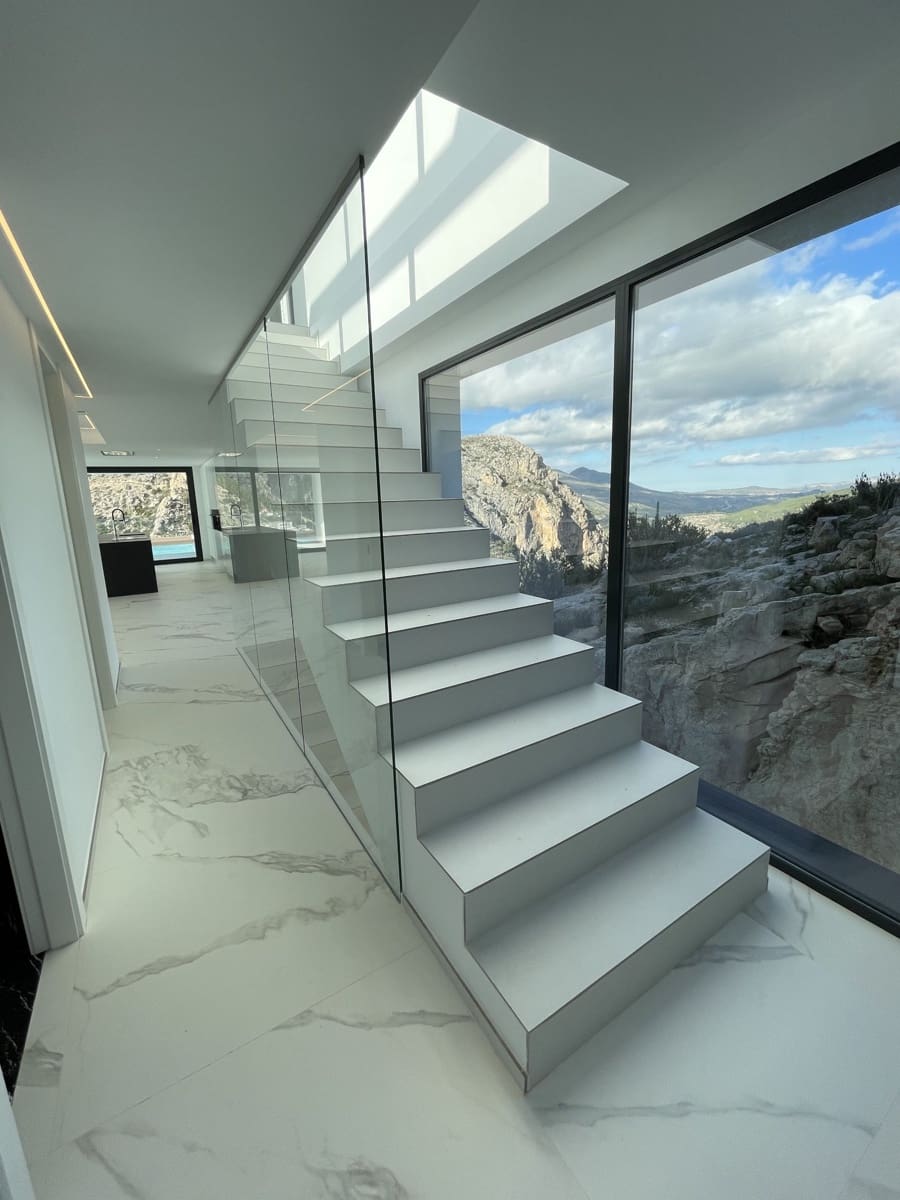 4 bedroom Villa for sale in Altea with pool garage - € 2,599,000 (Ref: 3554678)