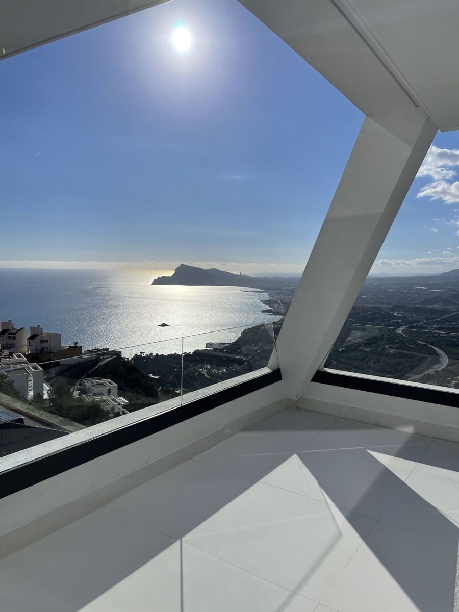 4 bedroom Villa for sale in Altea with pool garage - € 2,599,000 (Ref: 3554678)