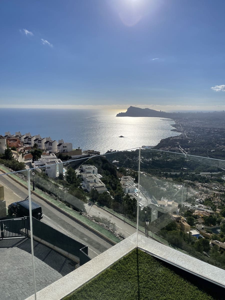4 bedroom Villa for sale in Altea with pool garage - € 2,599,000 (Ref: 3554678)