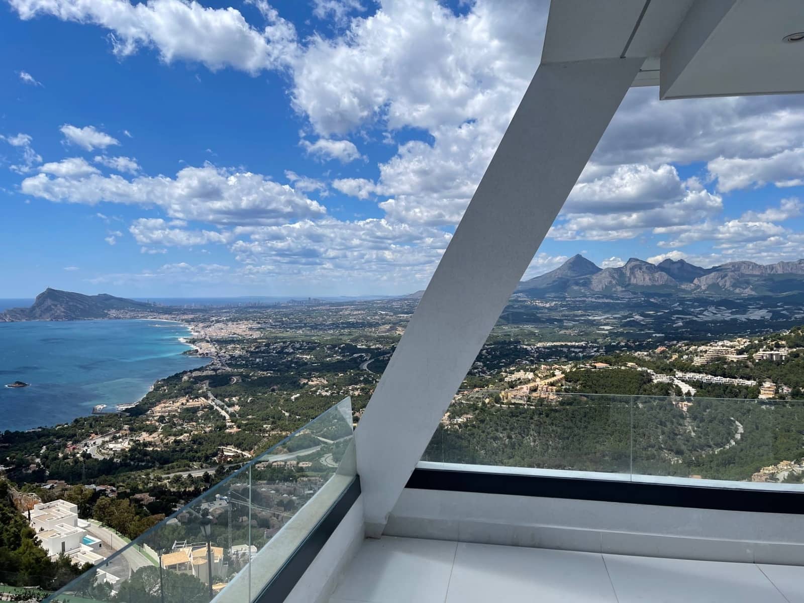 4 bedroom Villa for sale in Altea with pool garage - € 2,599,000 (Ref: 3554678)