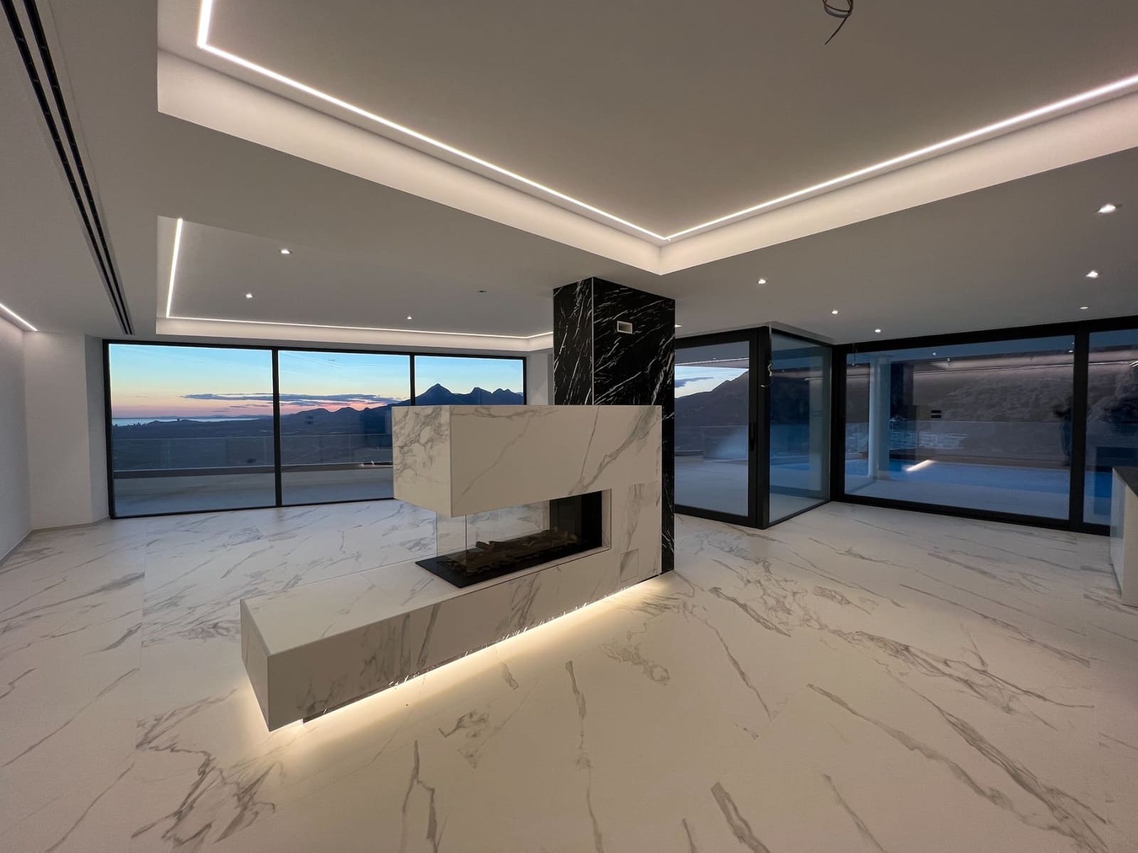 4 bedroom Villa for sale in Altea with pool garage - € 2,599,000 (Ref: 3554678)