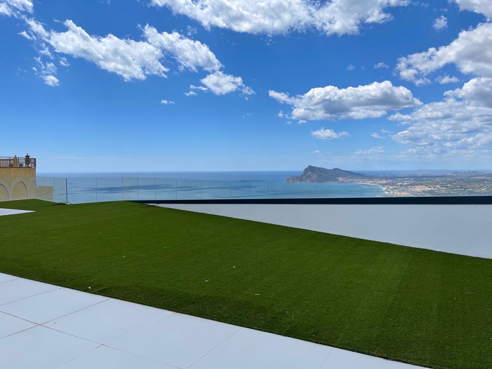 4 bedroom Villa for sale in Altea with pool garage - € 2,599,000 (Ref: 3554678)