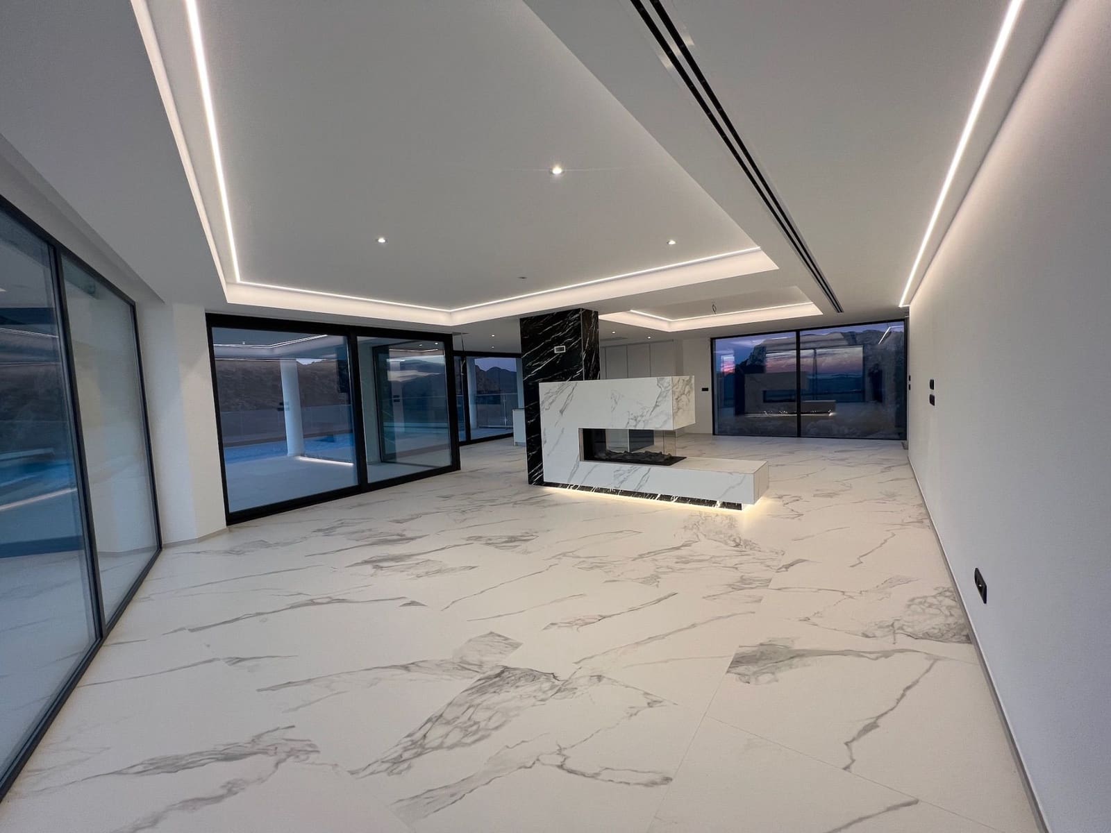 4 bedroom Villa for sale in Altea with pool garage - € 2,599,000 (Ref: 3554678)