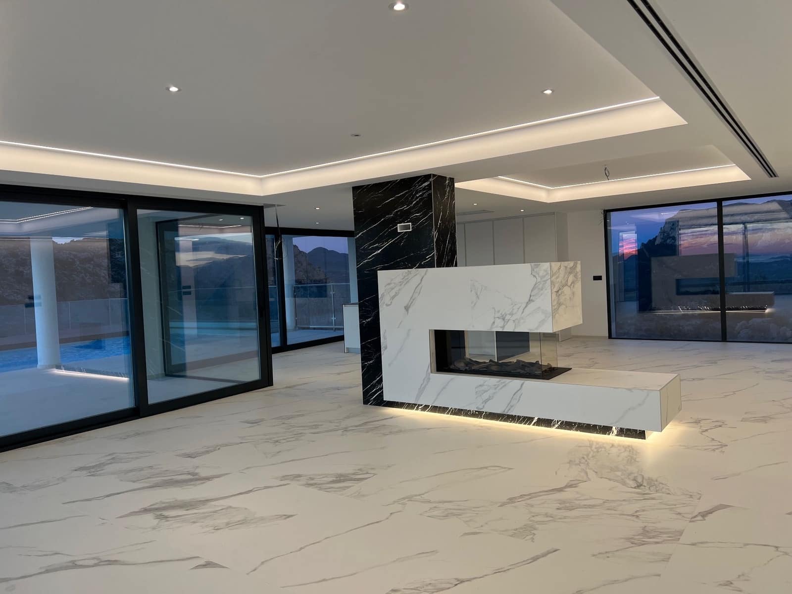 4 bedroom Villa for sale in Altea with pool garage - € 2,599,000 (Ref: 3554678)