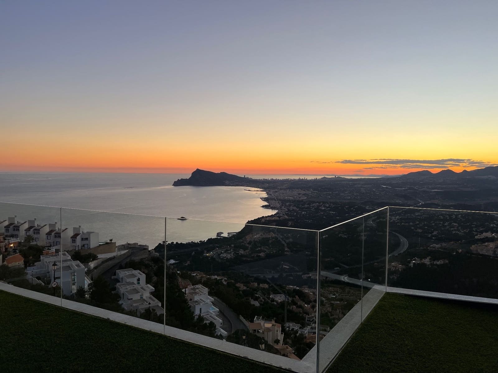 4 bedroom Villa for sale in Altea with pool garage - € 2,599,000 (Ref: 3554678)