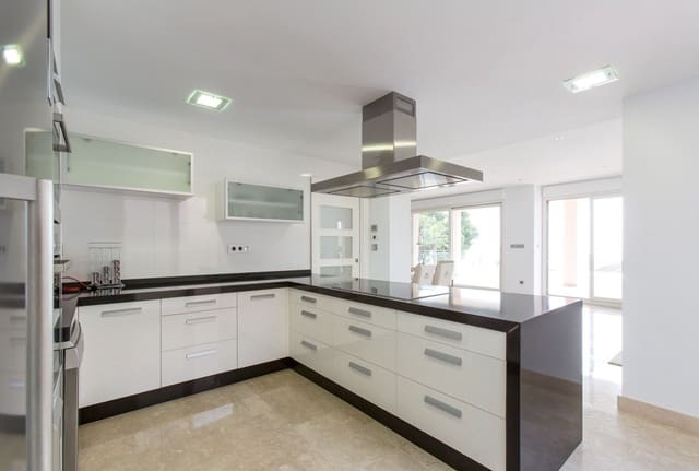 4 soverom Villa til salgs i Moraira, Teulada-Moraira med svømmebasseng garasje - € 2 180 000 (Ref: 3554709)