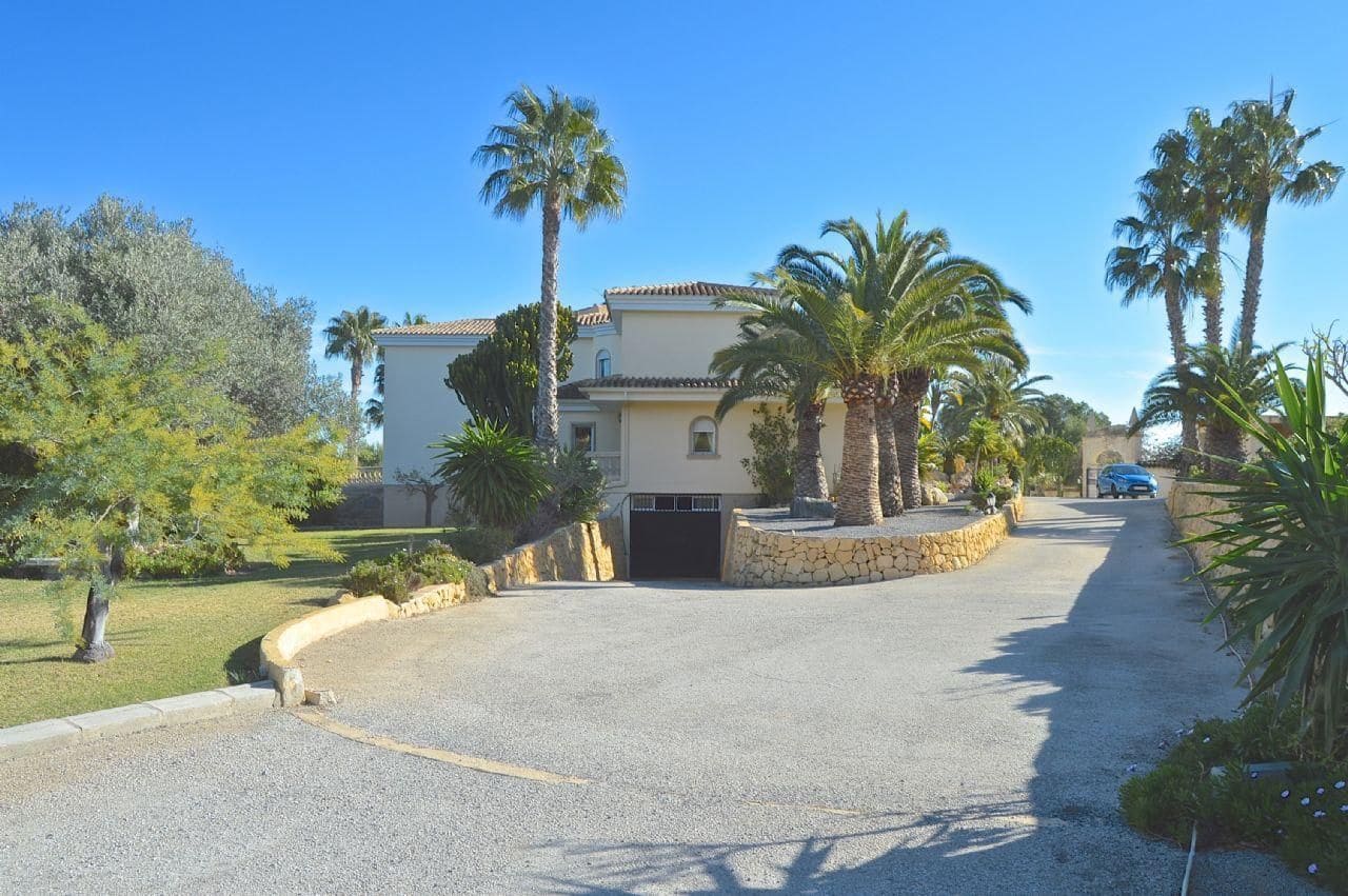 8 Zimmer Villa zu verkaufen in Alfaz del Pi / L'Alfas del Pi mit Pool Garage - 1.750.000 € (Ref: 3746337)